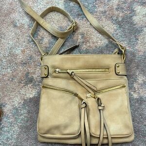 Cream crossbody bag with fully adjustable strap and 4 exterior pockets